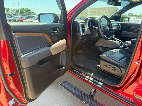 Used 2025 GMC Canyon Denali AWD/4WD image 10