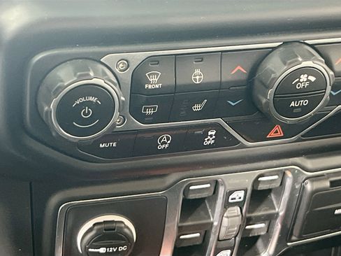 Used 2023 Jeep Gladiator Willys image 19