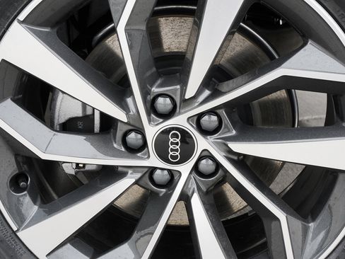 Certified 2025 Audi Q5 2.0T Premium Plus w/ Premium Plus Package image 29