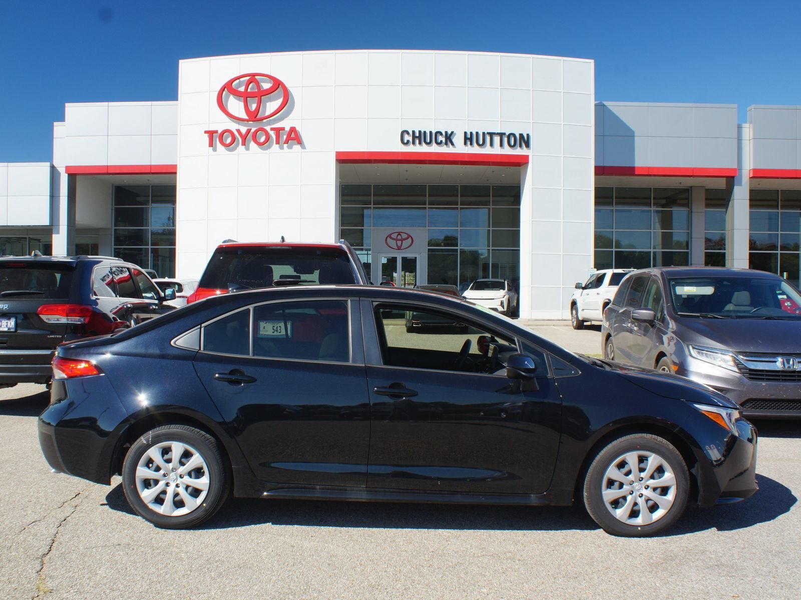 Used 2025 Toyota Corolla LE FWD image 1