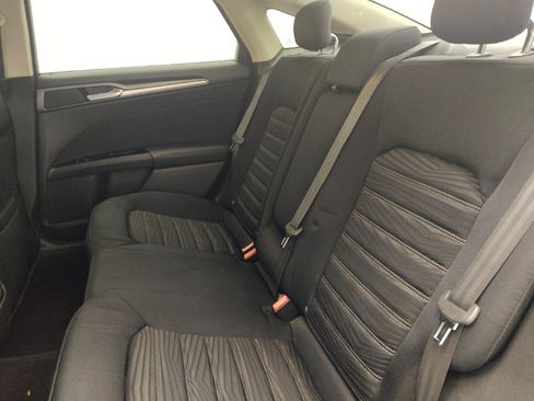 Used 2016 Ford Fusion SE FWD image 18