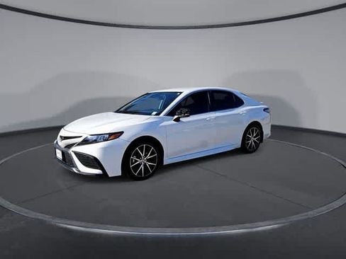 Used 2023 Toyota Camry SE FWD image 4