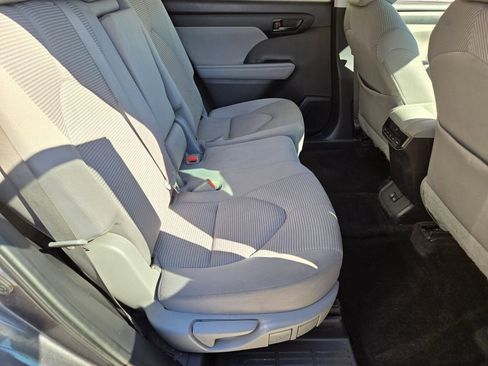 Used 2023 Toyota Highlander LE image 18