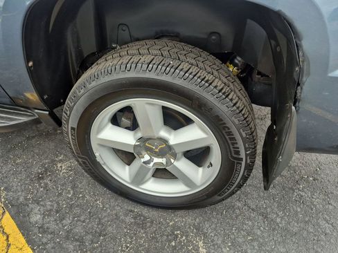 Used 2012 Chevrolet Avalanche LTZ AWD/4WD image 34