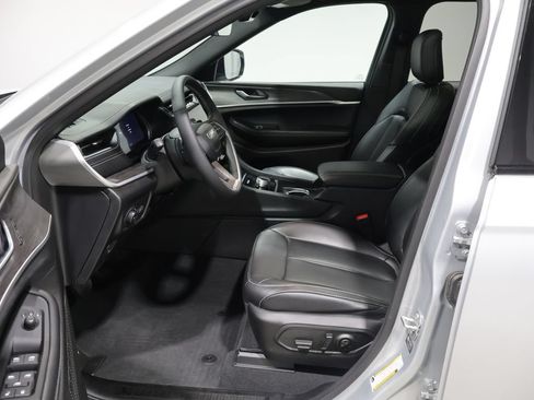 Used 2025 Jeep Grand Cherokee L Limited AWD/4WD image 10