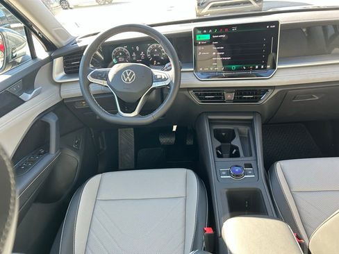 New 2026 Volkswagen Tiguan SE FWD image 9