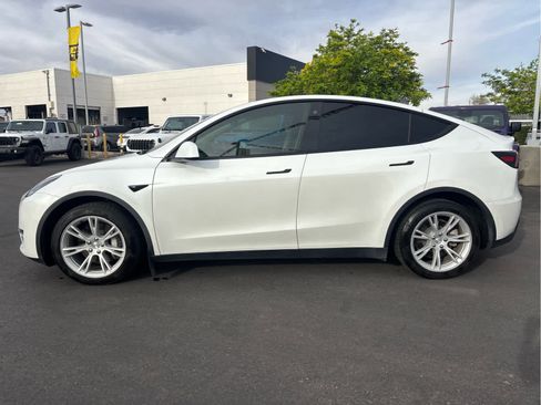 Used 2021 Tesla Model Y Long Range image 8
