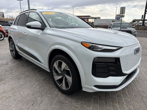 Used 2025 Audi Q6 e-tron Premium w/ Convenience Package image 7