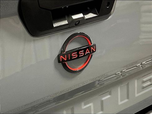Used 2024 Nissan Frontier PRO-4X w/ Off-Road Protection Package AWD/4WD image 23