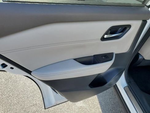 Certified 2022 Nissan Rogue SV w/ SV Premium Package image 12