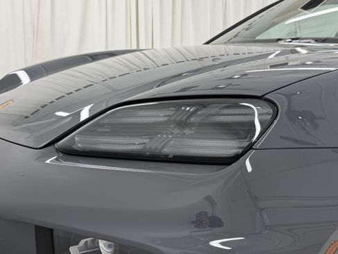Certified 2025 Porsche Macan 4S Electric AWD/4WD image 17