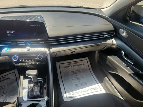 Used 2023 Hyundai Elantra SEL w/ Convenience Package FWD image 14