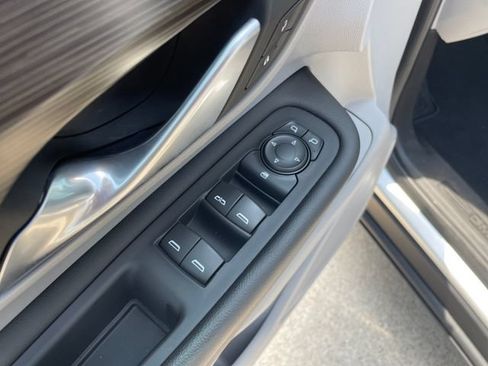 Used 2022 GMC Terrain SLE w/ Driver Convenience Package FWD image 11