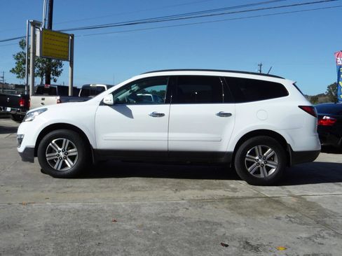 Used 2017 Chevrolet Traverse LT FWD image 3