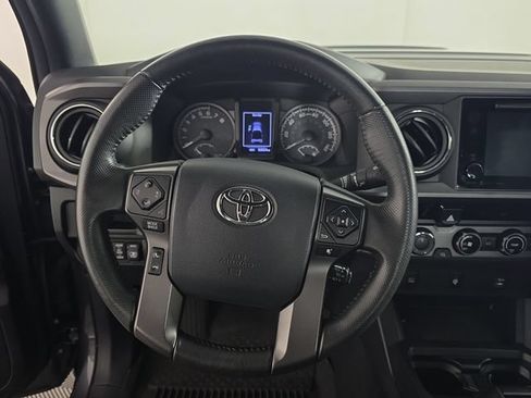 Used 2017 Toyota Tacoma TRD Sport w/ Tow Package (A/T) AWD/4WD image 13
