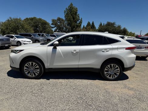 Used 2022 Toyota Venza Limited AWD/4WD image 2