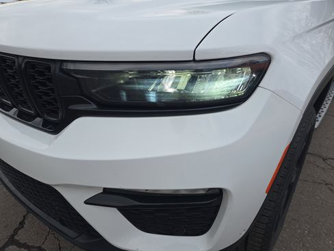 Used 2024 Jeep Grand Cherokee Limited w/ Luxury Tech Group II image 10