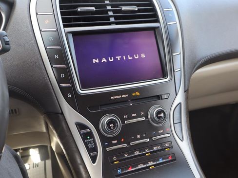 Used 2019 Lincoln Nautilus Reserve AWD/4WD image 11