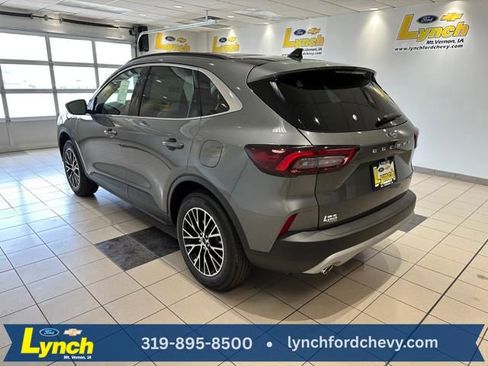 New 2025 Ford Escape SE image 18