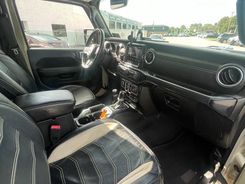 Used 2020 Jeep Gladiator Overland AWD/4WD image 29
