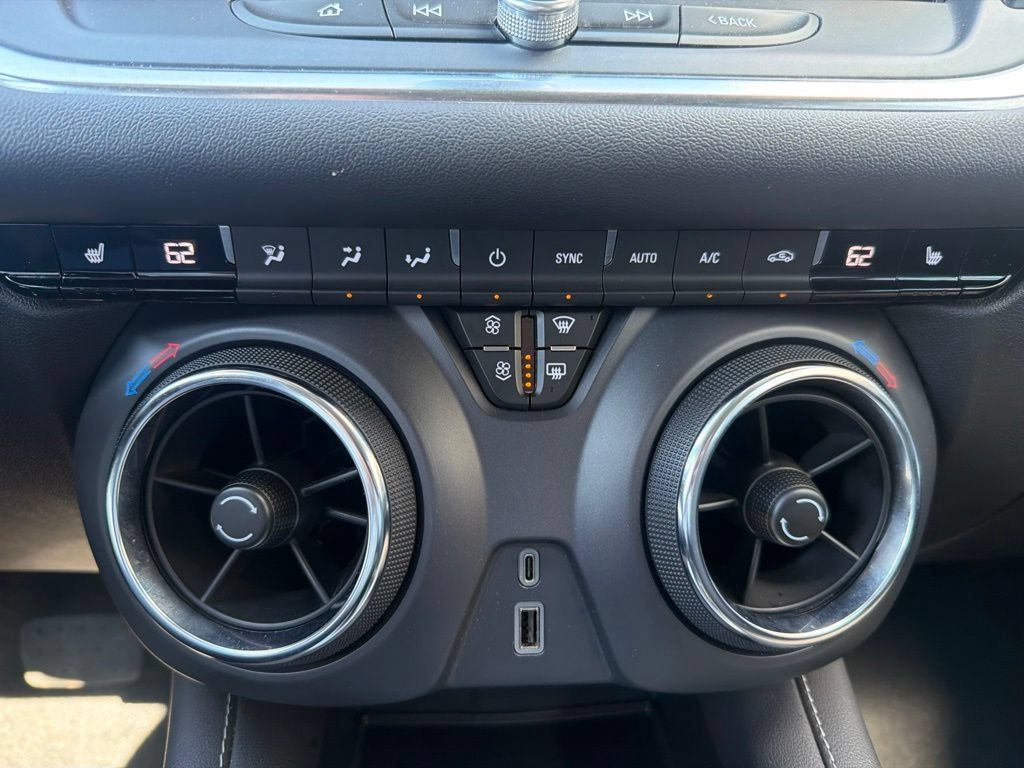 Certified 2025 Chevrolet Blazer LT FWD image 14