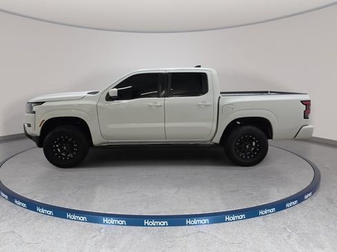 Used 2022 Nissan Frontier SV RWD image 9