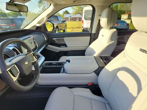 New 2026 Ford Expedition Max Platinum AWD/4WD image 9
