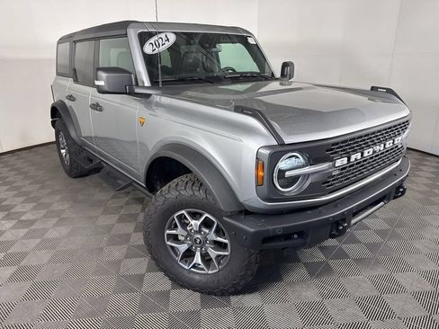 Used 2024 Ford Bronco Badlands AWD/4WD image 2