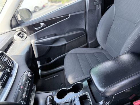 Used 2016 Kia Sorento LX w/ LX Convenience Package image 12