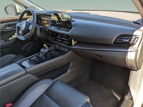 Used 2021 Nissan Rogue Platinum image 16