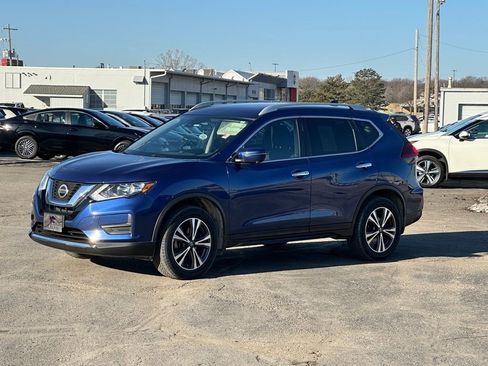Used 2019 Nissan Rogue SV w/ Premium Package image 3