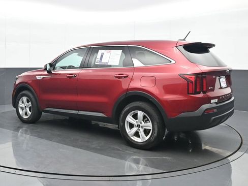 Used 2021 Kia Sorento LX image 4