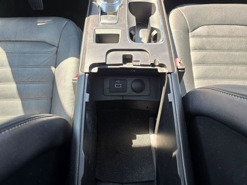 Used 2017 Ford Fusion SE w/ Fusion SE Technology Package image 17