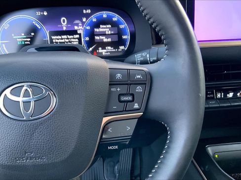 Used 2024 Toyota Crown Limited image 24