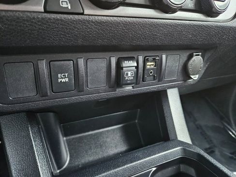 Used 2018 Toyota Tacoma SR5 image 21