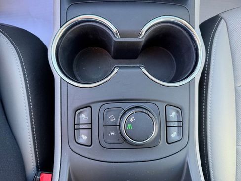 Used 2023 GMC Terrain SLT w/ Infotainment Package II image 27