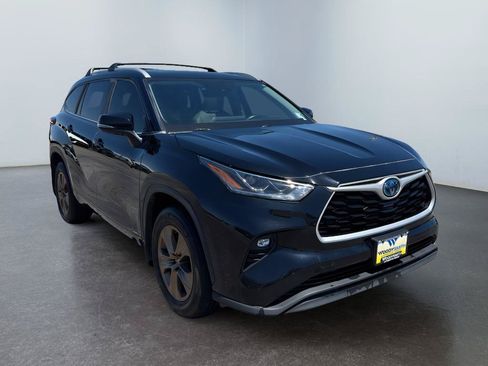 Used 2023 Toyota Highlander Bronze Edition AWD/4WD image 3