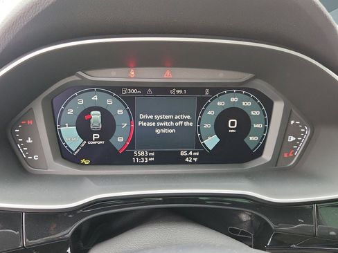 Used 2025 Audi Q3 2.0T Premium w/ Convenience Package image 16