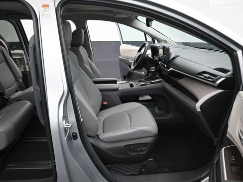 Certified 2024 Toyota Sienna XLE w/ XLE Plus Package image 36
