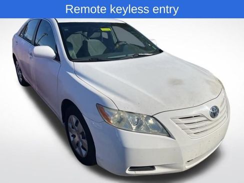 Used 2009 Toyota Camry LE image 2
