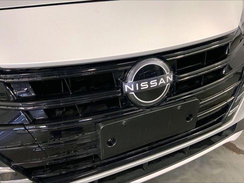 Used 2025 Nissan Versa SV FWD image 28
