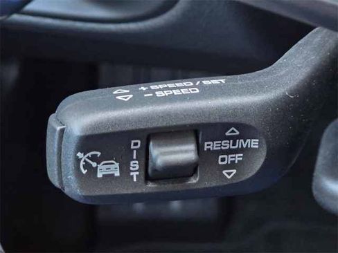 New 2025 Porsche Macan image 17