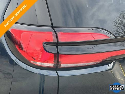 Certified 2024 Chrysler Pacifica Limited image 11