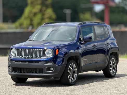 Used 2018 Jeep Renegade Latitude w/ Cold Weather Group AWD/4WD image 6