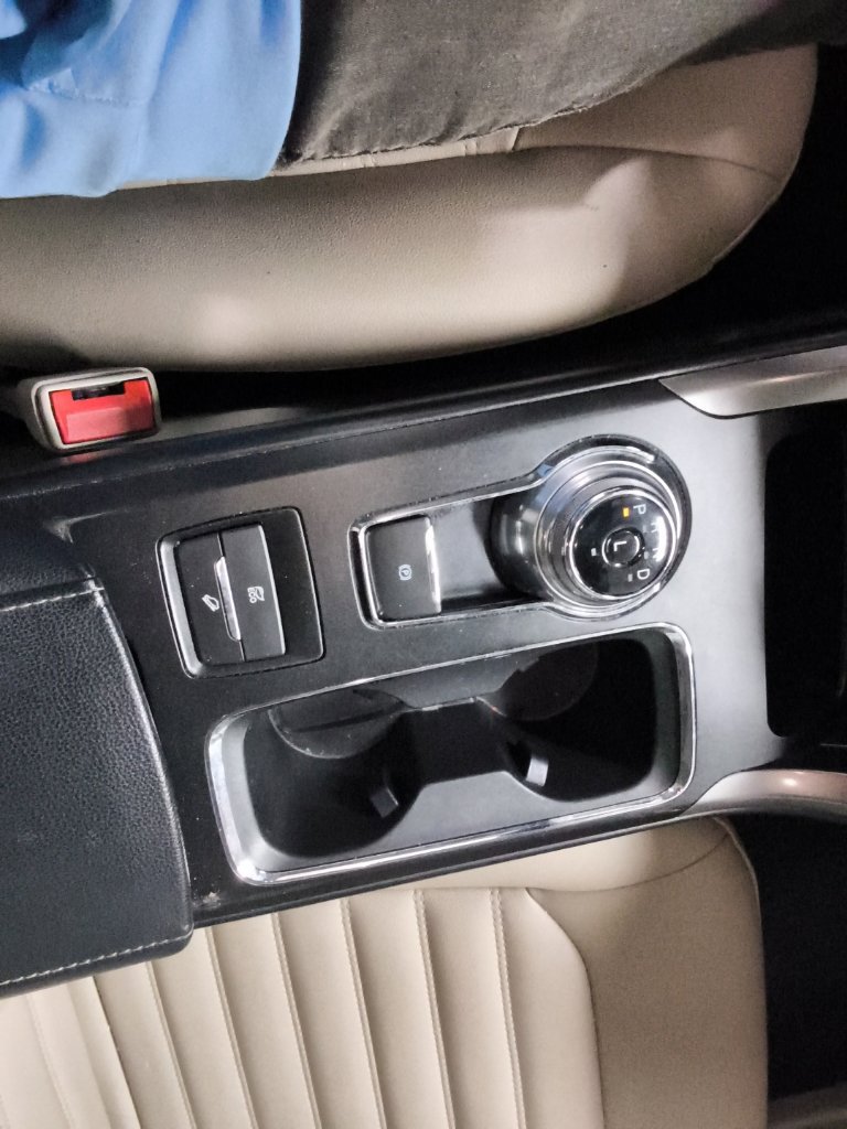 Used 2019 Ford Fusion SEL FWD image 17