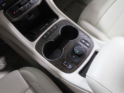 Used 2021 GMC Acadia Denali w/ Denali Ultimate Package AWD/4WD image 17