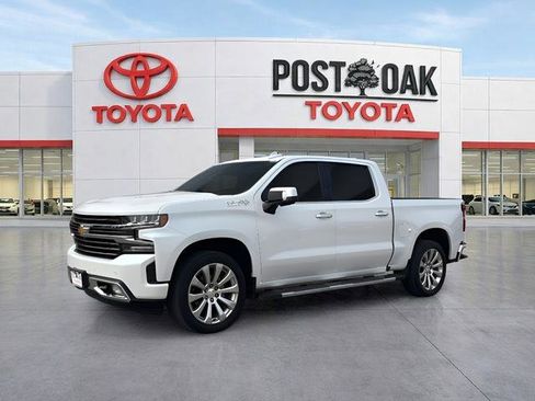 Used 2019 Chevrolet Silverado 1500 High Country w/ Technology Package AWD/4WD image 3