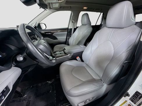 Used 2023 Toyota Highlander Platinum FWD image 20