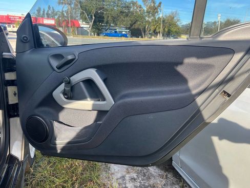 Used 2013 smart fortwo passion image 10