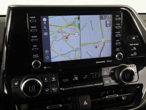 Used 2021 Toyota Highlander XLE AWD/4WD image 19